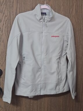 Patagonia Light Gray Softshell Jacket with Pink Logo Sz M